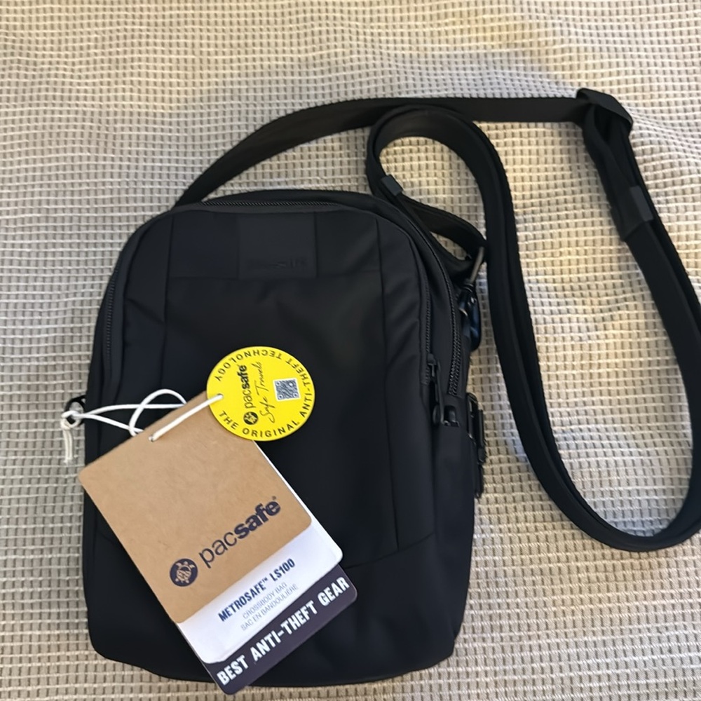 NEW black PACSAFE Anti Theft Metrosafe LS100 Unisex RFID Crossbody bag